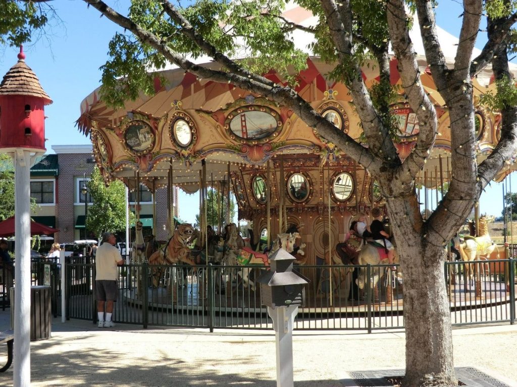 Nut Tree Plaza fairground ride